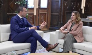 La alcaldesa de Valencia, María José Catalá, recibe al Presidente de la Diputación de Valencia, Vicent Mompó.
